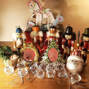 21 Pieces Chrismas Tree Small Ornaments for 1 Price